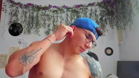 Thomas Grey online show from February 2025 09:53:02 PM