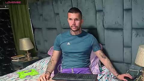 Snapshot of thomas_grey_1 chatting on November 2025 01:27:02 AM thomas_grey_1 online show from November 2025 01:27:02 AM