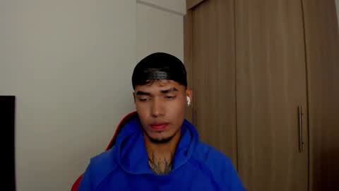 Snapshot of thomas_latin_boy chatting on September 2025 12:03:02 AM Thomas online show from September 2025 12:03:02 AM