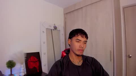 Snapshot of thomas_latin_boy chatting on May 2026 05:25:01 AM Thomas online show from May 2026 05:25:01 AM