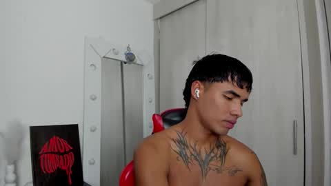 Snapshot of thomas_latin_boy chatting on May 2026 07:27:02 AM Thomas online show from May 2026 07:27:02 AM