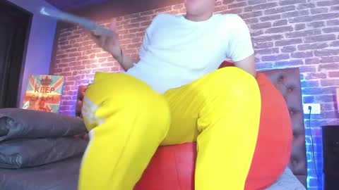 Snapshot of thomas_may4rs chatting on February 2025 04:18:02 AM ---Thomas--- online show from February 2025 04:18:02 AM