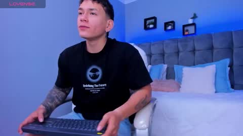 Thomas online show from December 2025 02:04:02 PM