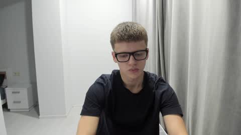 Snapshot of thomas_shelbivip chatting on December 2024 03:21:01 PM Tomas online show from December 2024 03:21:01 PM