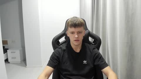 Snapshot of thomas_shelbivip chatting on January 2025 04:00:02 PM Tomas online show from January 2025 04:00:02 PM