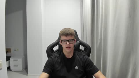 Snapshot of thomas_shelbivip chatting on January 2025 07:48:02 PM Tomas online show from January 2025 07:48:02 PM