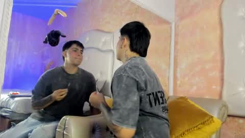 Thomas and Faon  online show from April 2026 04:32:01 AM