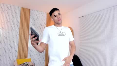 Thomas online show from February 2025 07:56:01 PM