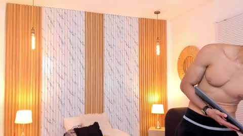 Thomas online show from February 2025 08:52:02 PM