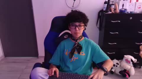 Snapshot of thomascooper_cams chatting on February 2026 06:44:01 PM VALERIA online show from February 2026 06:44:01 PM