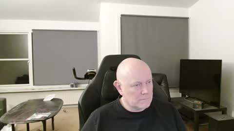 thomash32 online show from September 2025 07:13:01 PM