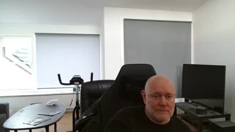 thomash32 online show from October 2025 07:31:02 AM