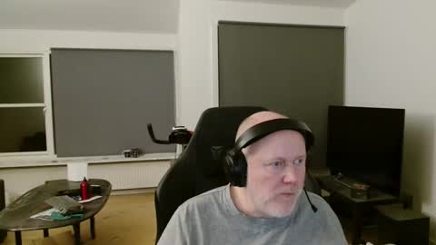 thomash32 online show from November 2025 07:36:01 PM