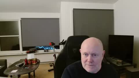 thomash32 online show from December 2025 06:23:01 PM