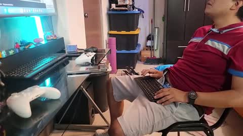 thor0200 online show from September 2025 11:21:01 PM