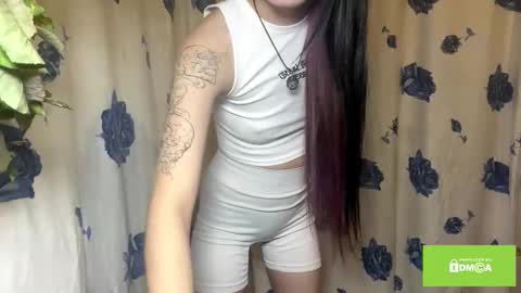 Lola  3 a gift for every fan club member online show from February 2026 08:32:02 PM