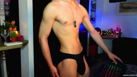   L e a n d e r   25OFF ON MY OF online show from March 2026 05:18:01 PM