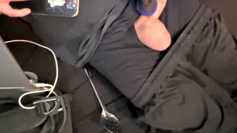 thunder8u42 online show from October 2025 11:40:02 AM