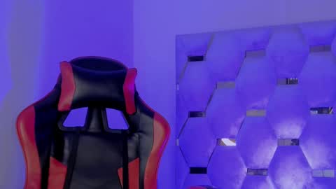 Snapshot of tiago_xxx_ chatting on October 2025 10:44:01 AM tiago_xxx_ online show from October 2025 10:44:01 AM