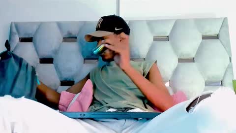 Snapshot of tiago_xxx_ chatting on October 2025 09:21:02 PM tiago_xxx_ online show from October 2025 09:21:02 PM