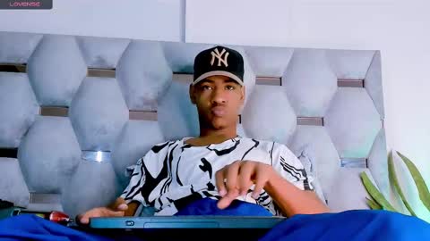 Snapshot of tiago_xxx_ chatting on October 2025 09:06:01 PM tiago_xxx_ online show from October 2025 09:06:01 PM