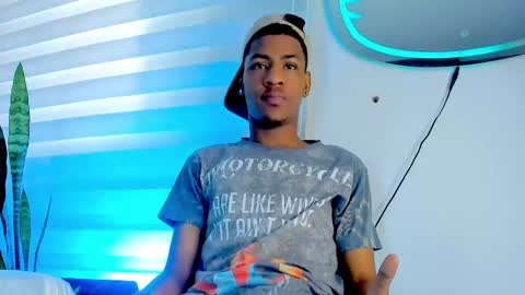 Snapshot of tiago_xxx_ chatting on November 2025 08:51:01 PM tiago_xxx_ online show from November 2025 08:51:01 PM