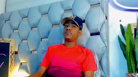 Snapshot of tiago_xxx_ chatting on November 2025 02:43:01 AM tiago_xxx_ online show from November 2025 02:43:01 AM