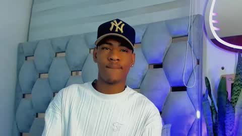 Snapshot of tiago_xxx_ chatting on November 2025 04:32:02 AM tiago_xxx_ online show from November 2025 04:32:02 AM