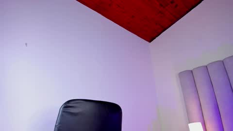 Snapshot of tiana_cinnamon chatting on December 2024 09:17:02 AM TIANA online show from December 2024 09:17:02 AM