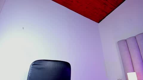 Snapshot of tiana_cinnamon chatting on December 2024 06:34:01 AM TIANA online show from December 2024 06:34:01 AM