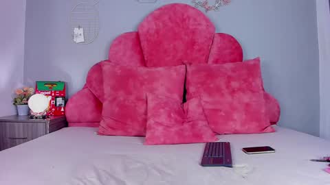 Snapshot of tiana_cinnamon chatting on December 2024 04:11:01 AM TIANA online show from December 2024 04:11:01 AM