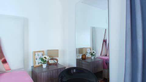 Snapshot of tiana_cinnamon chatting on December 2024 05:25:01 PM TIANA online show from December 2024 05:25:01 PM