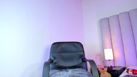 Snapshot of tiana_cinnamon chatting on December 2024 06:27:01 PM TIANA online show from December 2024 06:27:01 PM