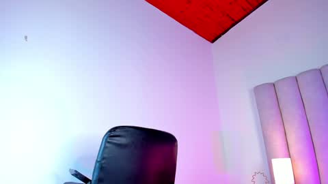 Snapshot of tiana_cinnamon chatting on December 2024 07:53:01 AM TIANA online show from December 2024 07:53:01 AM