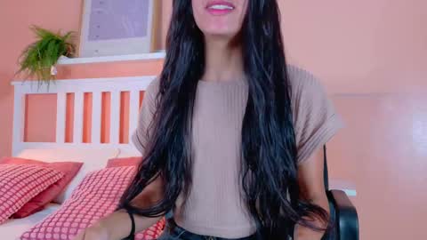 Snapshot of tiana_cinnamon chatting on September 2025 07:28:01 PM TIANA online show from September 2025 07:28:01 PM