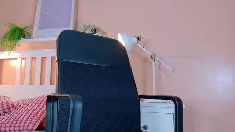 Snapshot of tiana_cinnamon chatting on October 2025 07:34:02 PM TIANA online show from October 2025 07:34:02 PM