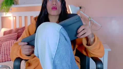 Snapshot of tiana_cinnamon chatting on October 2025 07:33:02 PM TIANA online show from October 2025 07:33:02 PM