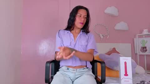 Snapshot of tiana_cinnamon chatting on October 2025 08:07:02 PM TIANA online show from October 2025 08:07:02 PM