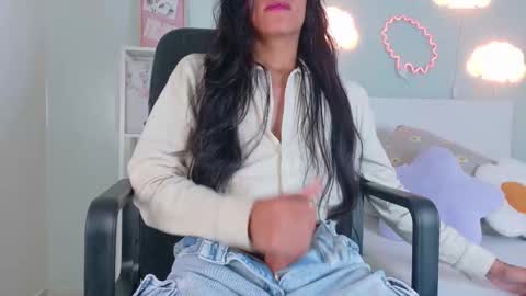 Snapshot of tiana_cinnamon chatting on October 2025 09:16:01 PM TIANA online show from October 2025 09:16:01 PM