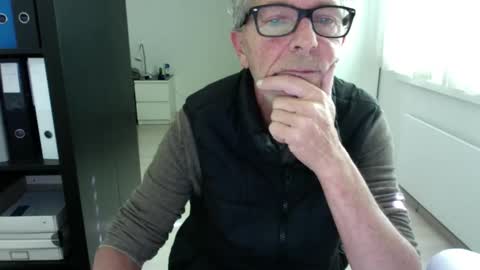 tiburzio online show from September 2025 09:01:01 AM