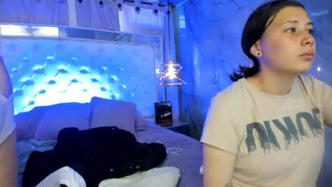 Tifanny y Vale online show from July 2026 12:36:02 PM