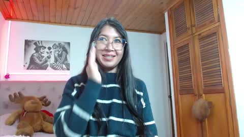 Tifanny online show from October 2025 04:04:01 PM