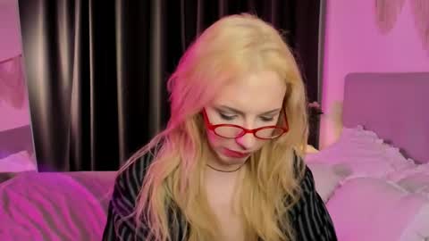 Snapshot of tiffany_king chatting on May 2026 11:42:02 AM Tiffany online show from May 2026 11:42:02 AM