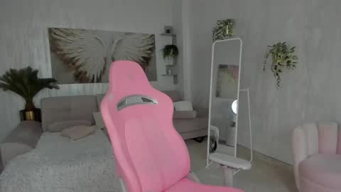 Tiffany Houston online show from April 2026 06:06:01 AM