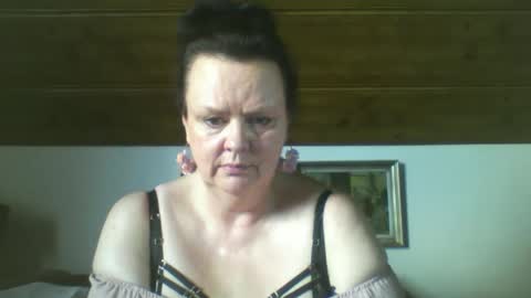 Snapshot of tiffanymature chatting on September 2025 02:27:02 PM TiffanyMature online show from September 2025 02:27:02 PM