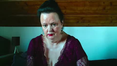 TiffanyMature online show from November 2025 11:31:02 AM