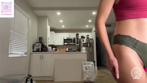 Snapshot of tiffstreatsxoxo chatting on October 2025 07:11:01 PM Tiffstreatsxoxo online show from October 2025 07:11:01 PM