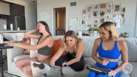 Snapshot of tiffstreatsxoxo chatting on October 2025 07:12:01 PM Tiffstreatsxoxo online show from October 2025 07:12:01 PM