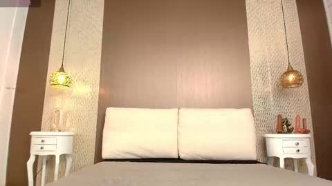 T I F F A N Y online show from November 2025 08:08:01 PM