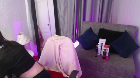 tiinajonus_ online show from May 2026 04:52:01 AM